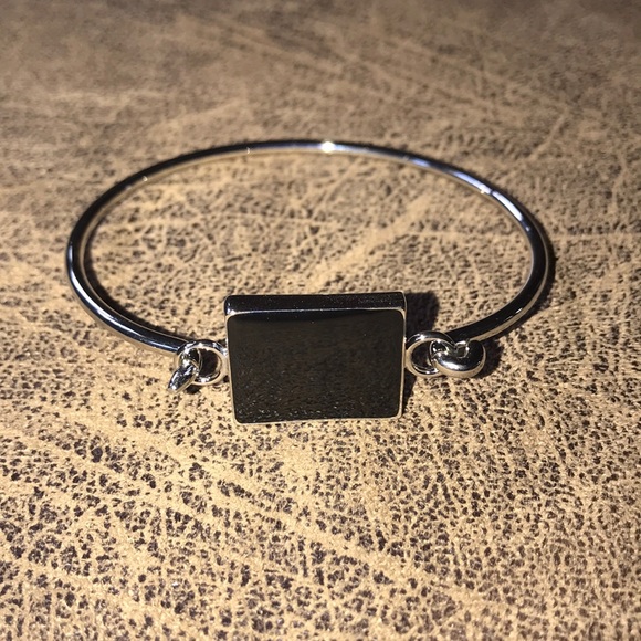 New Silver and Onyx Bracelet with Clasp - Picture 1 of 3